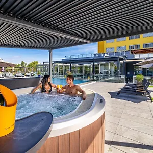 Aura Design & Garden Pool Hotell Prag